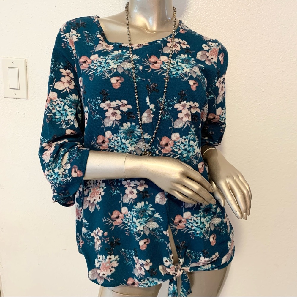 COPY - ❤️sale❤️floral top 2x